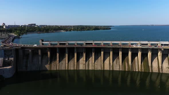 City Traffic on the Hydroelectric Dam alt
