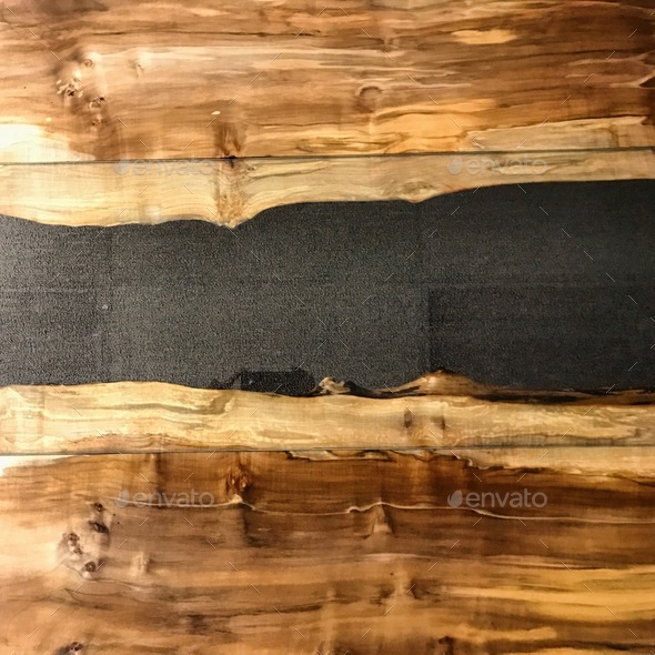 Live edge slab walnut wood grain table top Stock Photo by statuslapa