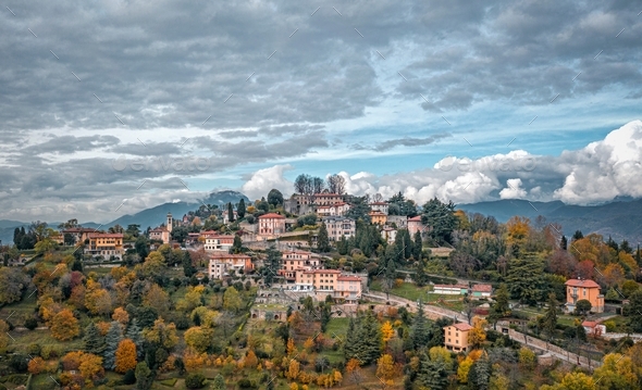 Vista aérea de Bergamo Italia  - Stock Photo - Images