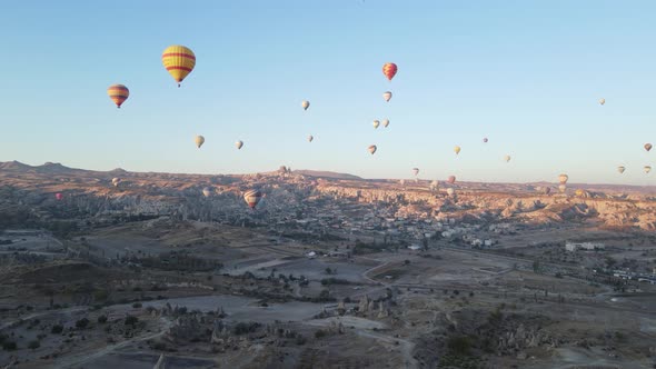 Cappadocia, Turkey : Balloons in the Sky. Aerial View alt