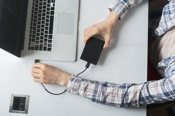 holding a backup external hdd with archive and connect it to the laptop