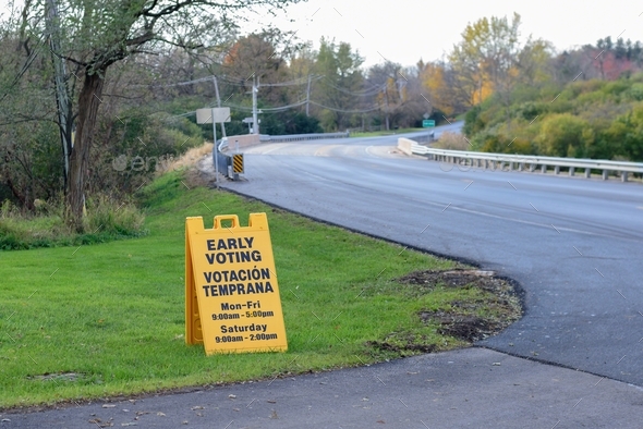Early voting sign along roadside alerting voters to polling place