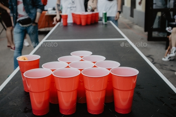 beer pong game / students having fun / college life / party with friends / red cup