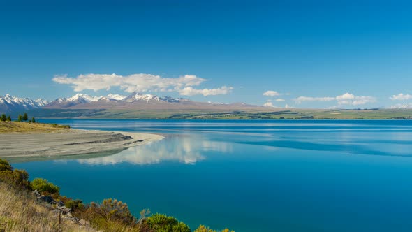 Panoramic View on Pukaki Lake, New Zealand alt