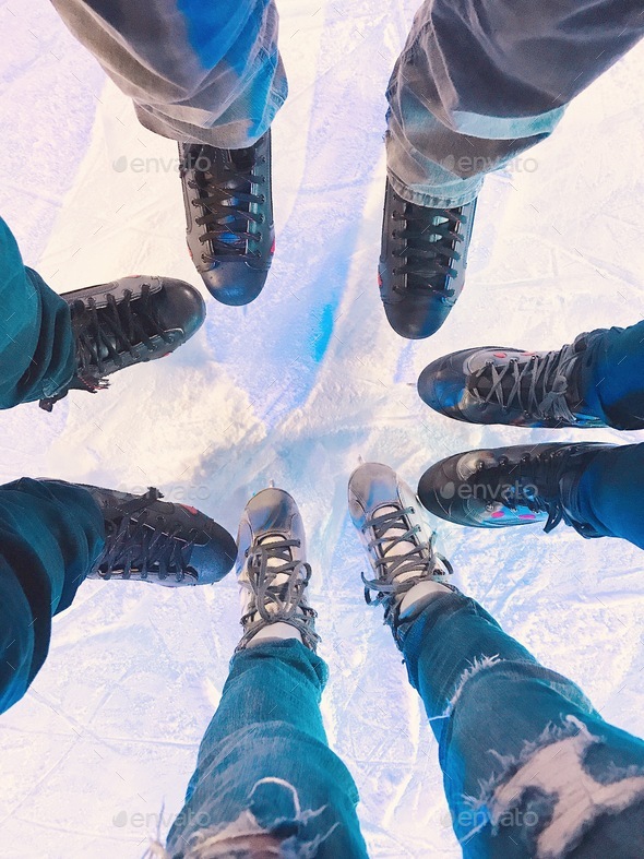 Going ice skating with friends on a double date! Ice skating ⛸ is fun!