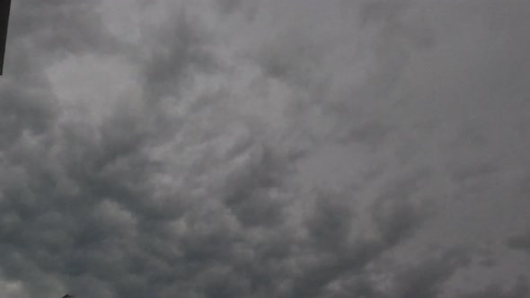 Night view of Dark Storm Clouds moving Fast on the sky  – Timelapse alt