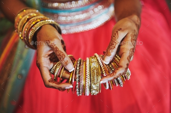 Amazon.com: Alfatex Designer Red Small Length Chura Pakistani Bridal Kundan  Beaded Bangles Set Rajwadi Stone Work Wedding Chuda Choora Churi Patla  (Red, 2.4 Inches): Clothing, Shoes & Jewelry