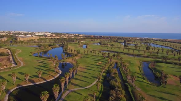 Green Golf Courses By the Sea alt
