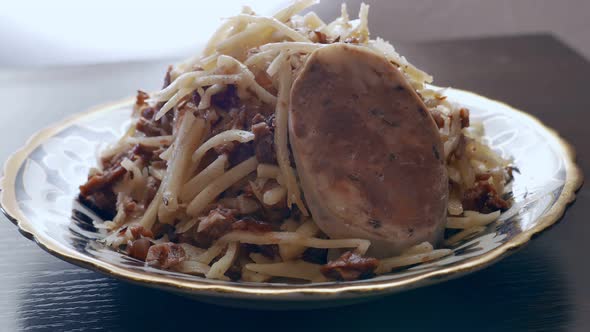 Kazach Food  Noodles with Horsemeat Kazy alt