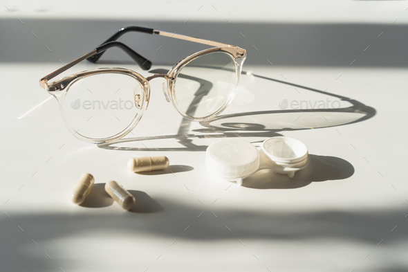 Ophthalmologist accessories for improving vision
