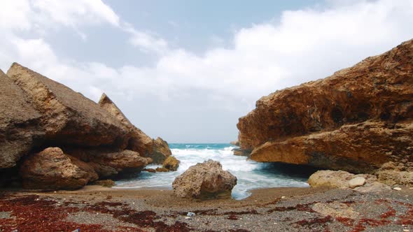 Slow Motion waves on Un Boka beach inlet cove on Curacao north coast, Caribbean alt