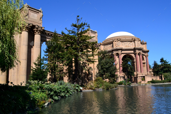 Palace of Fine Arts in the Presidio area of San Francisco, CA Stock ...