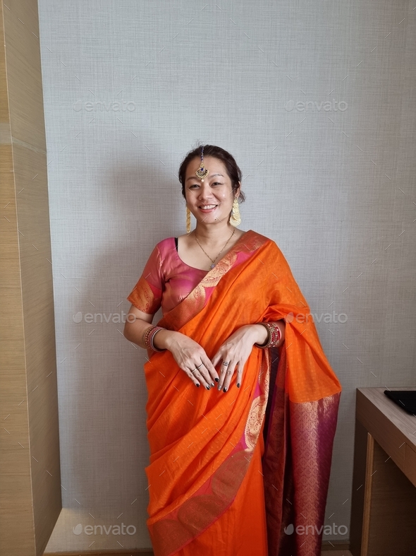 Asian woman wearing traditional saree hi-res stock photography and images -  Alamy