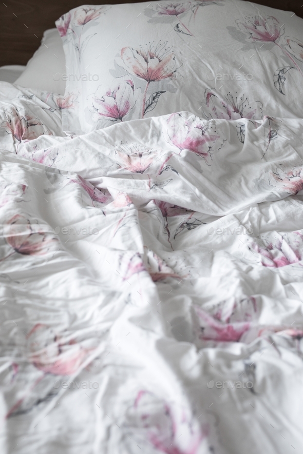 Wrinkled pink flower pattern quilt cover bed set sheets cover bright white on timber bed frame
