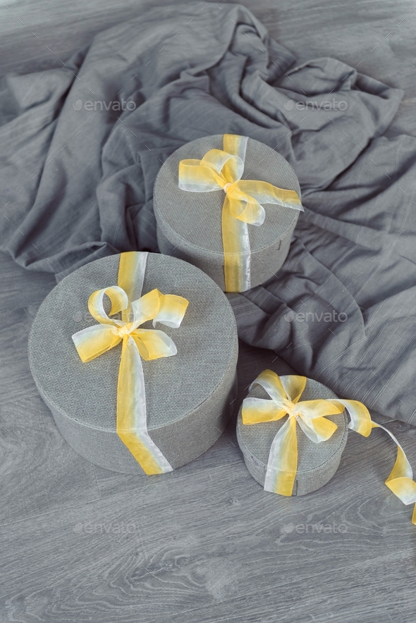 Grey round box yellow ribbon, pack gifts