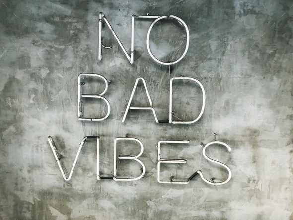 No bad vibes neon sign on the concrete wall