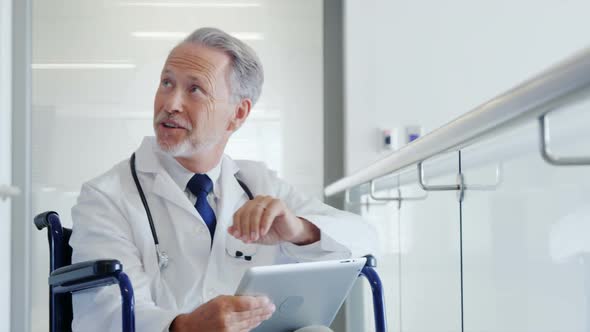 Surgeon using digital tablet alt