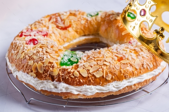 Traditional Spanish Epiphany cake, Roscon de Reyes with festive decorations - Stock Photo - Images