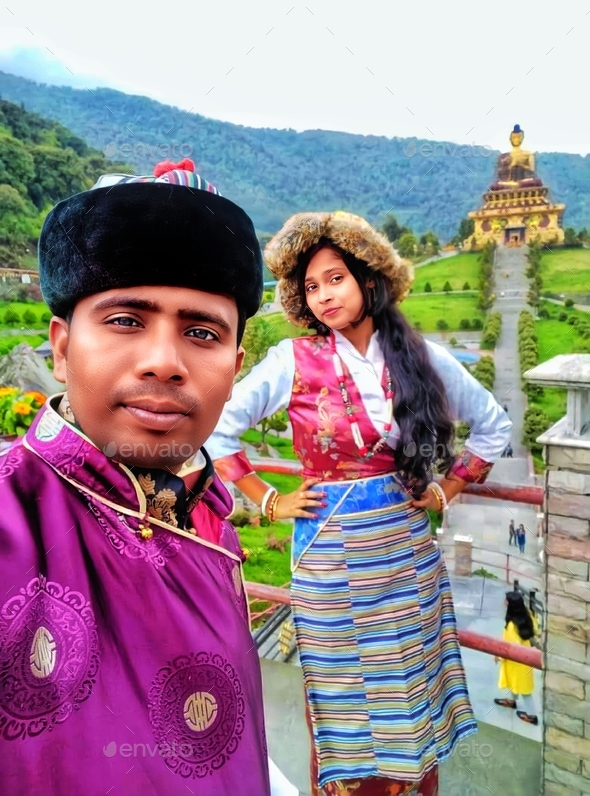 Show pictures of the traditional clothes of sikkim - Brainly.in