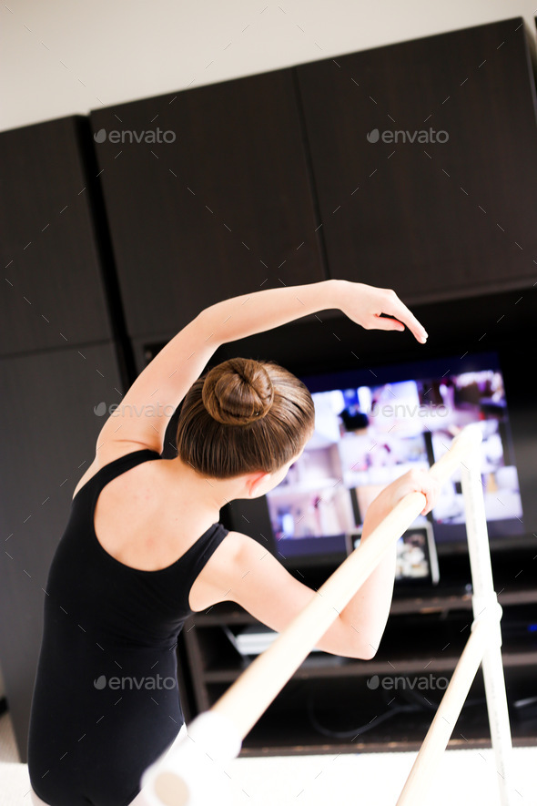Dancer doing zoom class online technology