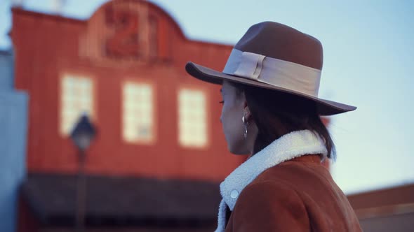 Attractive girl in a cowboy hat alt