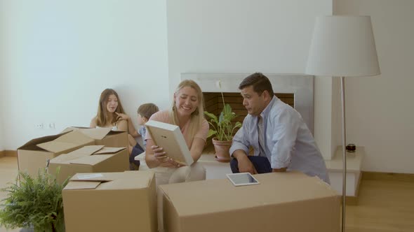 Husband Showing Wife Mirror Broken During Transporting alt