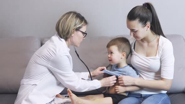 Pediatrician Doctor Visits Baby Boy Child Home alt