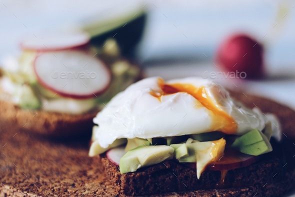 The sandwich with a garden radish, avocado and egg plows