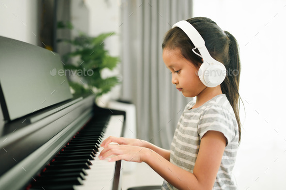 KEYBOARD/PIANO - Online/ Classroom for Domestic Students