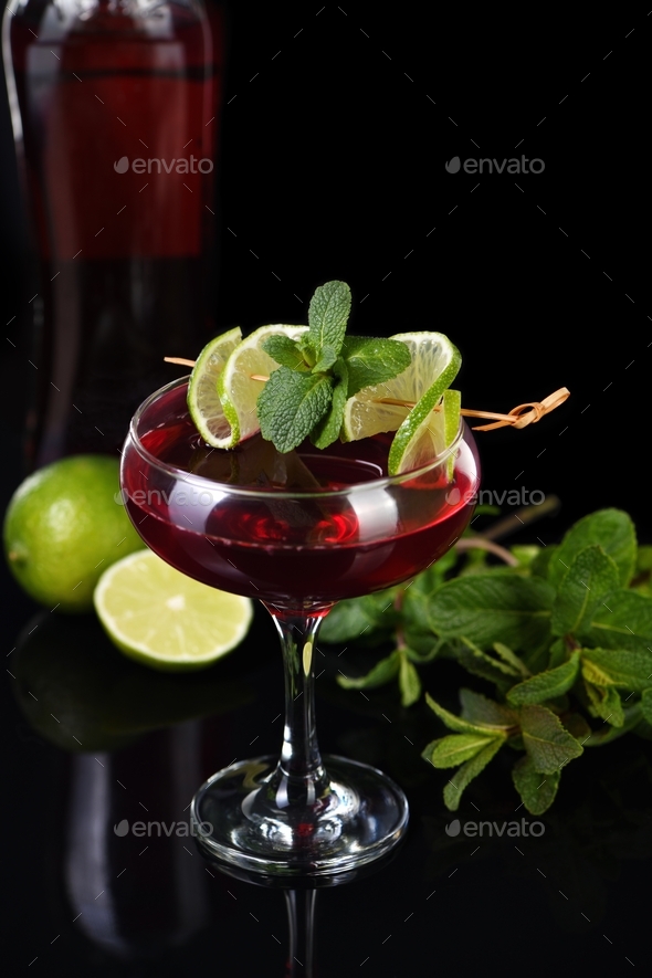 martini rosso cocktails with lime and mint. Drink aperitif based on