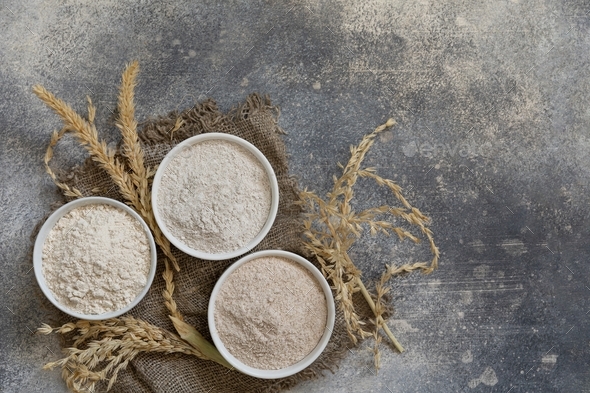 Wheat flour coarse from whole wheat grains, wheat bran and wheat flour ...