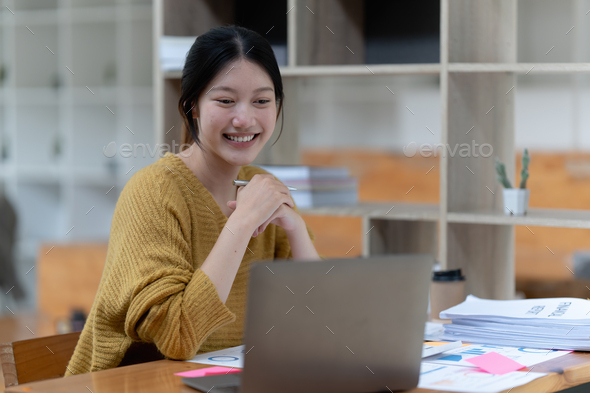 Smart asian business woman smiling at office space. real estate, lawyer, non-profit, marketing
