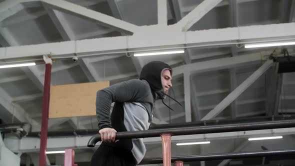 Athlete Sports Man Do Exercise Swaying at Bar alt