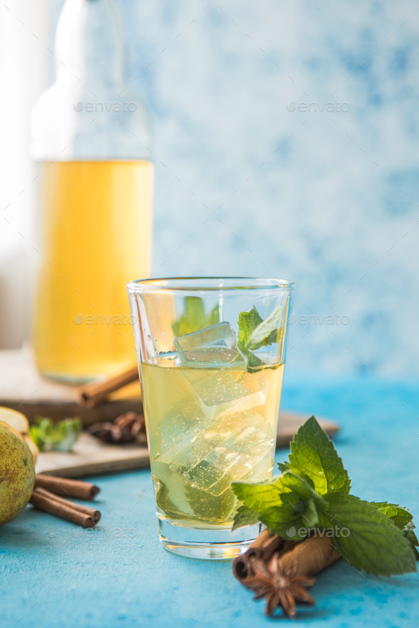 Raw fermented homemade alcoholic or non alcogolic kombucha. Ice tea