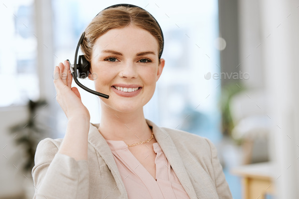 Smiling, friendly call center agent with headset for online consulting in an IT tech agency. Face o