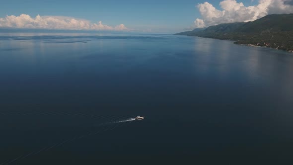 Motor Boat in the Sea alt