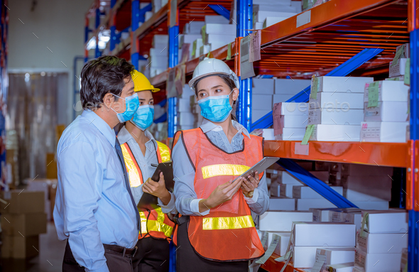 Industry manager and worker under discussion about production at ...