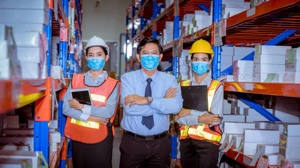 Industry manager and worker under discussion about production at ...