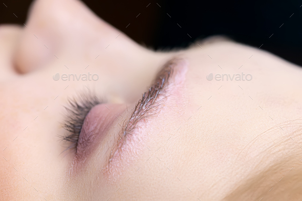 close-up of the models' eyebrows before the eyebrow lamination procedure