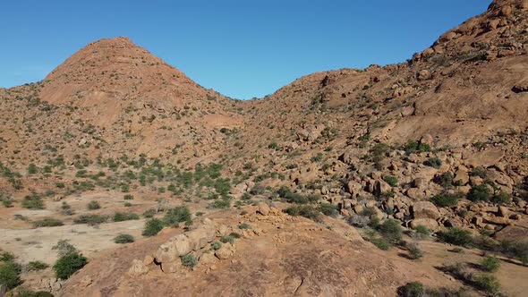 Gorgeous desert area Erongo in Namibia, lots of bushes and small trees alt