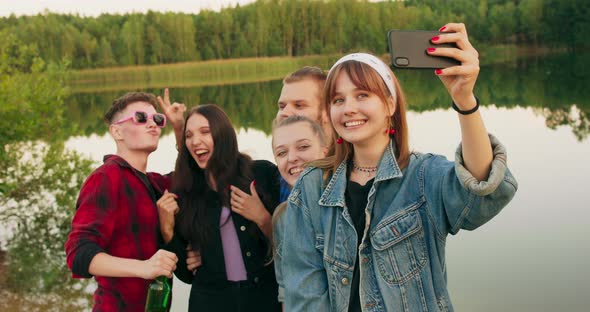 Group of Friends Enjoying Good Time Taking Selfies on the Smartphone alt