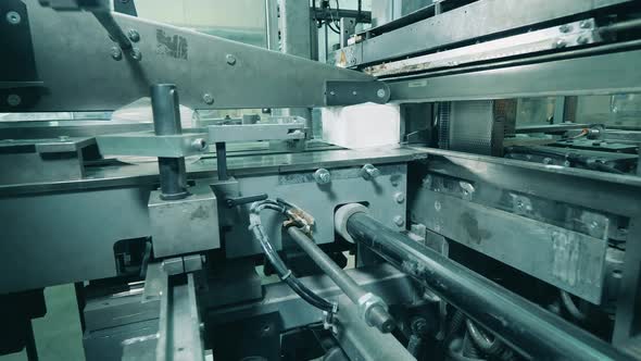 Automatic Machine Packing Paper Tissues alt