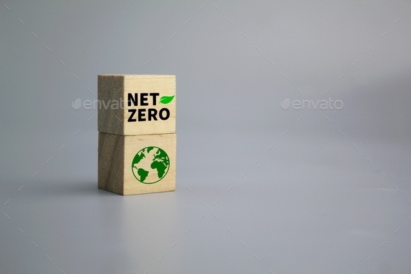 wooden cube with earth icon and word NET ZERO.