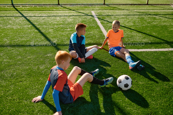 Teenage boys football team talking on soccer field - Stock Photo - Images