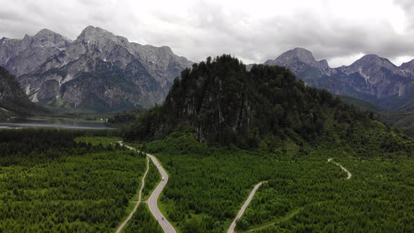 Beautiful Landscape with Mountains, forest and an Lake alt