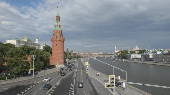 The Kremlin And Car Traffic On The Kremlin Embankment - Moscow, Russia alt