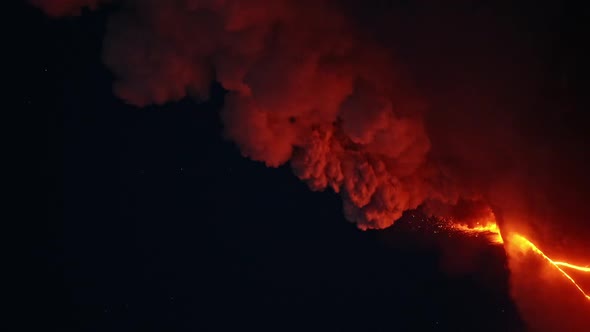 Night Timelapse of Klyuchevskaya Sopka or Klyuchevskoy Volcano Eruption on Kamchatka alt