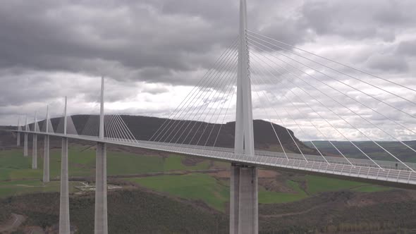Aerial view of the Millau Viaduct alt