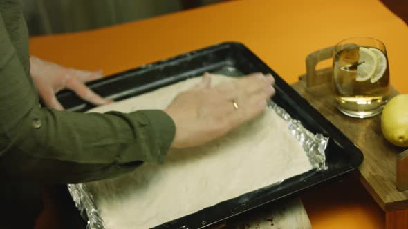 I Spread the Dough on the Baking Tray with Aluminum Foil alt