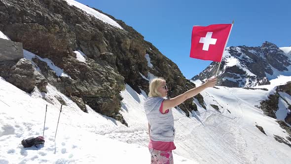 Woman on Diavolezza with Swiss Flag alt